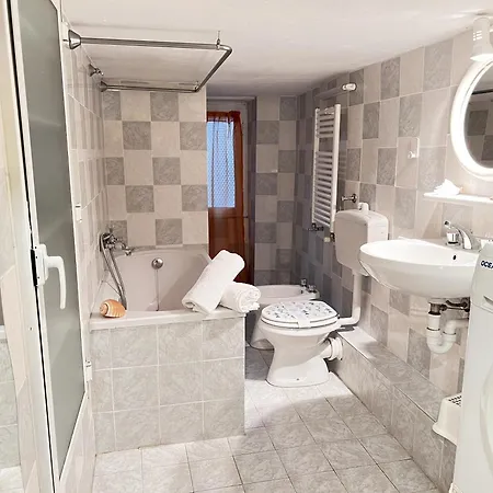 50 M From The Sea - Historic Center Of *