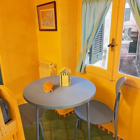 50 M From The Sea - Historic Center Of *